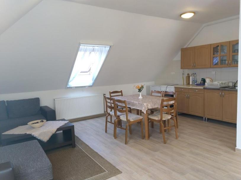 Foeveny Apartman Балатонудвари Екстериор снимка