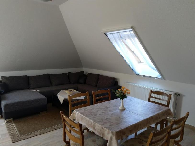 Foeveny Apartman Балатонудвари Екстериор снимка
